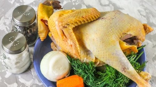 Чем бульон из покупной курицы отличается от бульона из домашней курочки