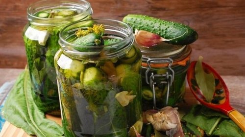 Время квасить мегахрустящие огурчики, отправила мужа в крестовый поход на рынок за огурцами