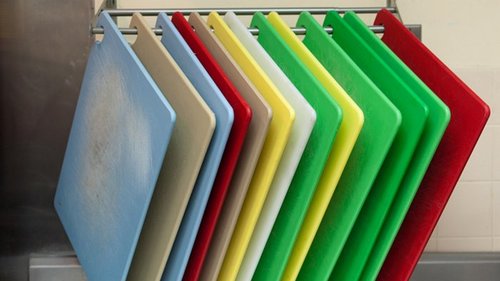 Деревянная или пластиковая? Какая разделочная доска лучше?