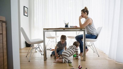 Когда мама занята. Возможно ли совместить самореализацию и семью?