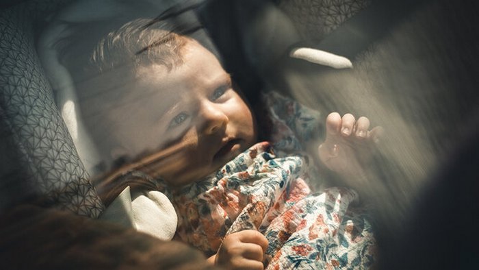 Ребенок в машине летом: почему это опасно и как избежать трагедии