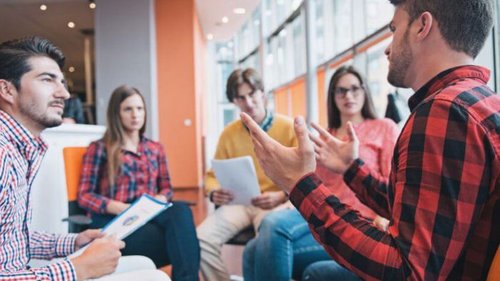 6 примеров поведения, которое отталкивает окружающих