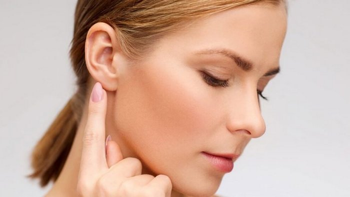 Шелушение ушей: что это значит и как исправить