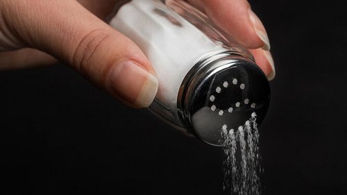 10 способов использования соли и сахара на огороде