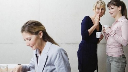 12 признаков, которые помогут узнать, кто вам тайно завидует