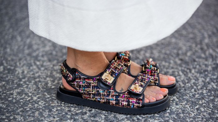 Что купить на распродаже: самые модные босоножки и сандалии на лето