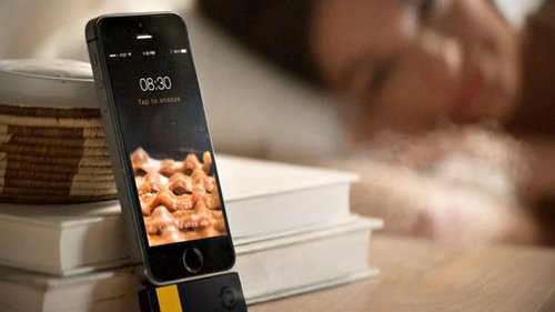 Ученые объяснили чем плох будильник на смартфоне