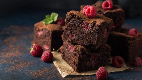 Идеальный летний десерт. Рецепт брауни с малиной от Виктории Попин