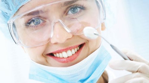 Как выбрать проверенного стоматолога: несколько критериев, которые пом