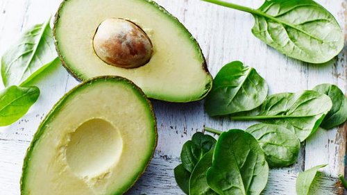 Диетологи рассказали, почему нужно есть авокадо каждый день