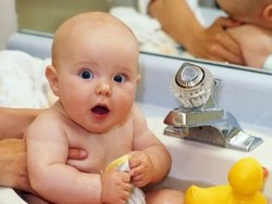 Как правильно подмывать малыша?