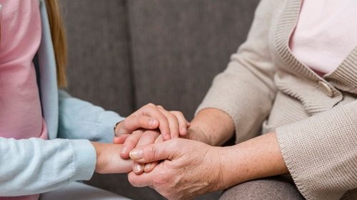 Вся в слезах она рассказала бабушке о неверности мужа. Ответ мудрой женщины облетел весь мир