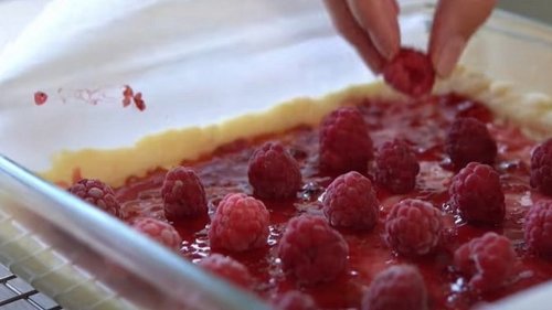 Малину для тарта собирала под пение птичек, английский традиционный десерт подаю во время чаепития
