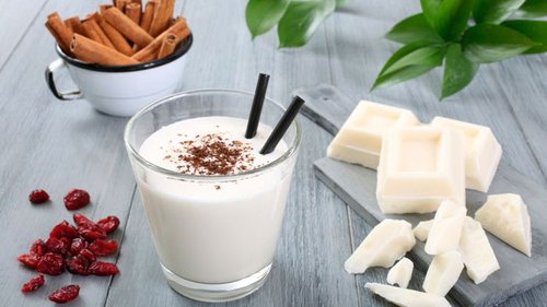 Лучший напиток на ночь — кефир со специями!