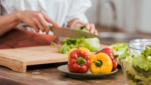 Замачиваю белокочанную в уксусной воде, а в результате получаю пиццу