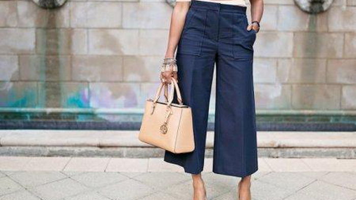 Стилисты назвали самые модные брюки осени 2021