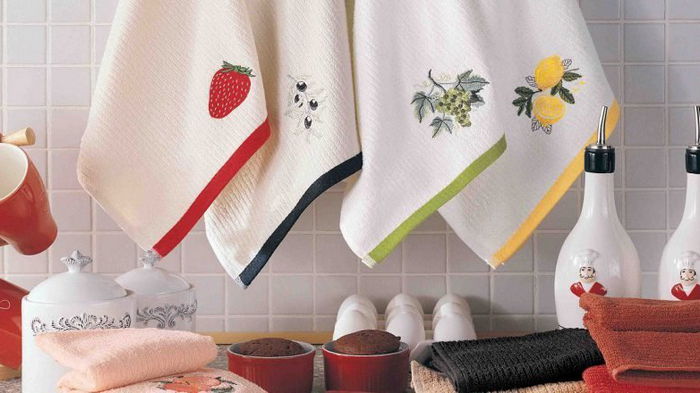Вот как отстирать кухонные полотенца с помощью микроволновки