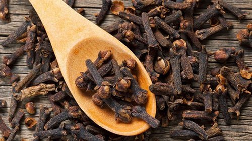 Почему рекомендуется жевать сушеную гвоздику