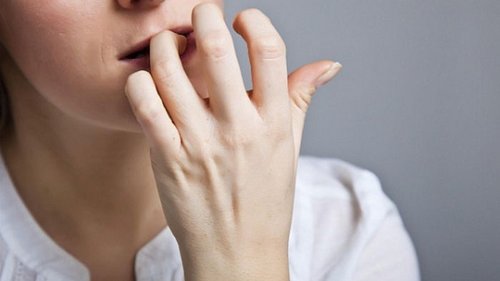 Грызёте ногти? Узнайте, что говорят психологи о вашей личности!