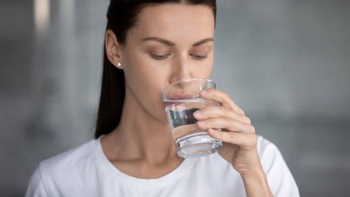 Как приучить себя пить больше воды