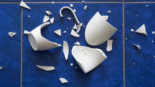 Как собрать осколки с пола