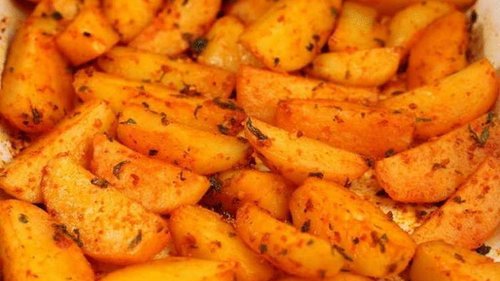 Картофель в духовке по-гречески: Так вкусно, что не нужны ни мясо, ни салат