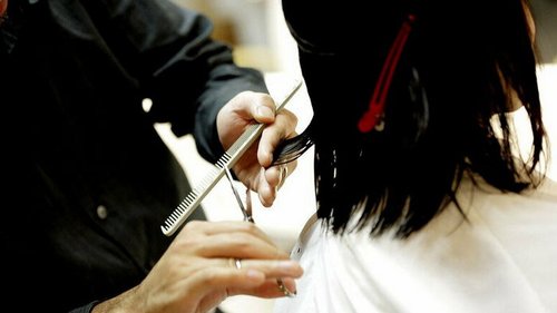 Лунный календарь стрижек на ноябрь 2021: когда стричь и красить волосы