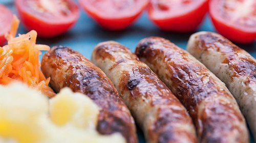 Как приготовить домашние сосиски: с этим рецептом справится любой