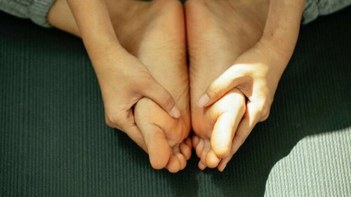 Три странных признака на стопах, которые врач просит не игнорировать