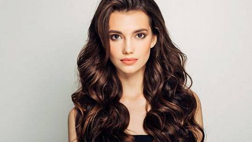 Самый стильный цвет окрашивания для брюнеток на зиму 21/22