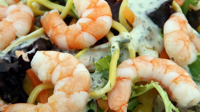 Диетический салат с морепродуктами на Новый год