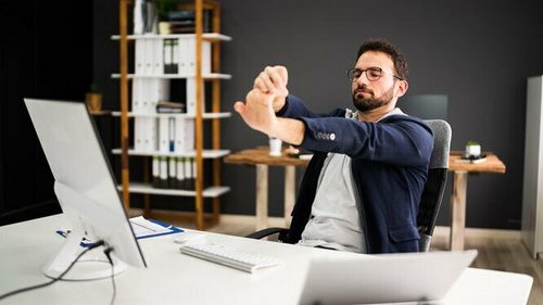 Боли в руке при работе с компьютерной мышкой: причины и решение