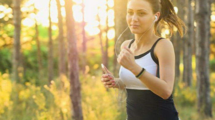 Быстро бегать или больше: какой бег лучше для сжигания калорий
