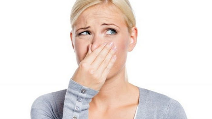 Какие болезни могут указывать на неприятный запах изо рта