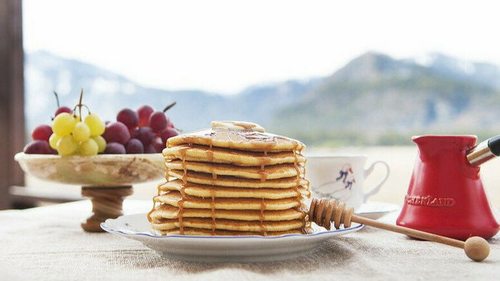 Творожные панкейки с яблоками от Эктора Хименеса-Браво на завтрак