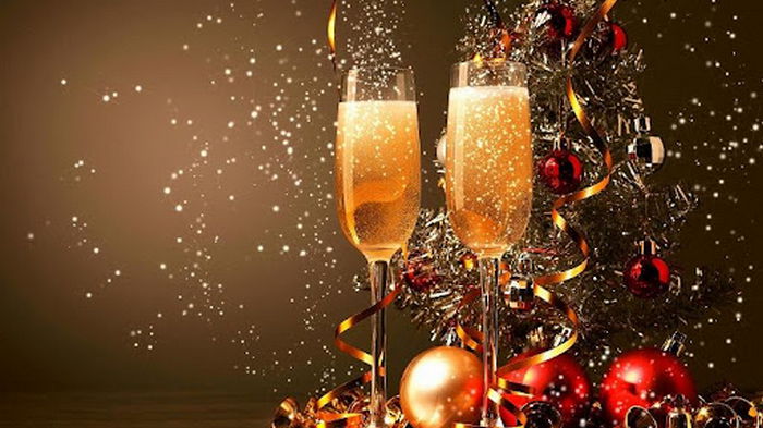 С чем пить шампанское на Новый год, а какая еда убьет его вкус