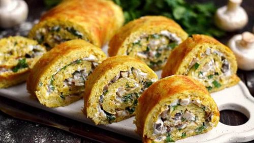 Легкий картофельный рулет с грибами на Новый год