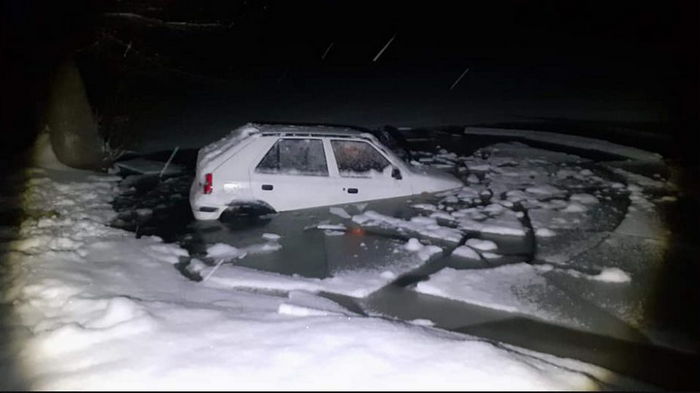 Что делать, если автомобиль провалился под лед: советы