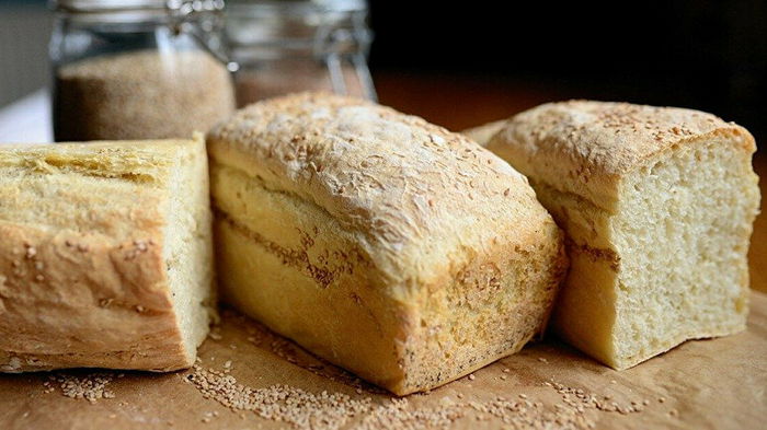 Без плесени и черствости: как правильно хранить хлеб