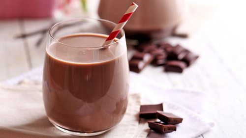 Полезно или вредно пить шоколадное молоко