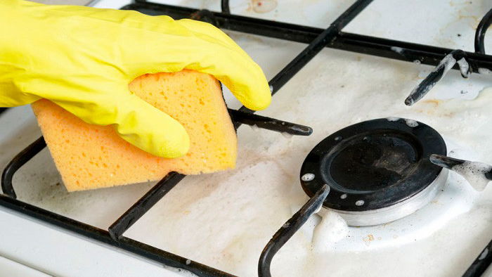 Как отмыть до блеска решетки плиты всего за несколько минут