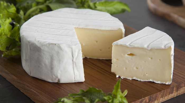Универсальный французский сыр бри: как есть и с чем сочетать