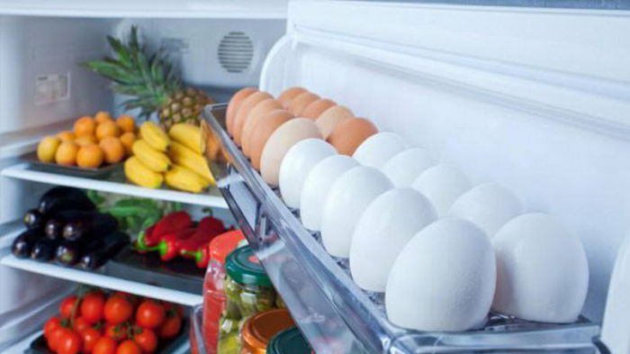 Можно ли хранить яйца в двери холодильника?