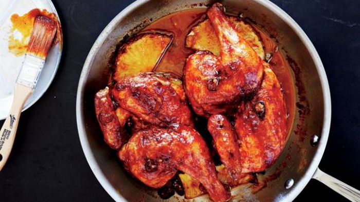 Возьмите крылышки и приготовьте вкуснятину в духовке: простой рецепт курятины в глазури