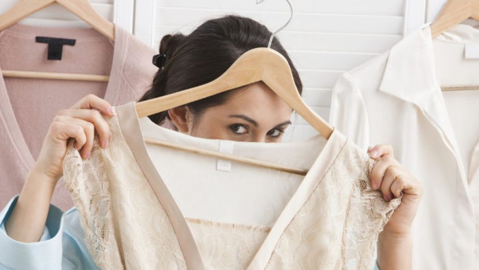 Как разгладить одежду мгновенно и без утюга