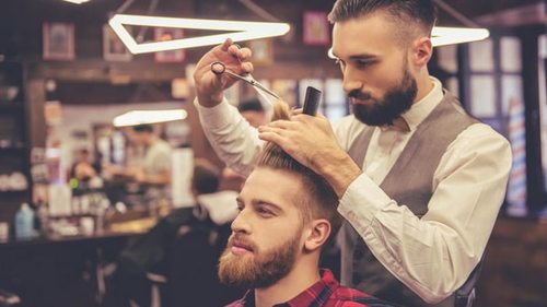Что такое барбершоп: история появления традиционных мужских парик...
