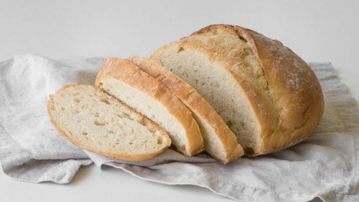 Эти способы помогут быстро размягчить черствый хлеб: будет свежим и ароматным