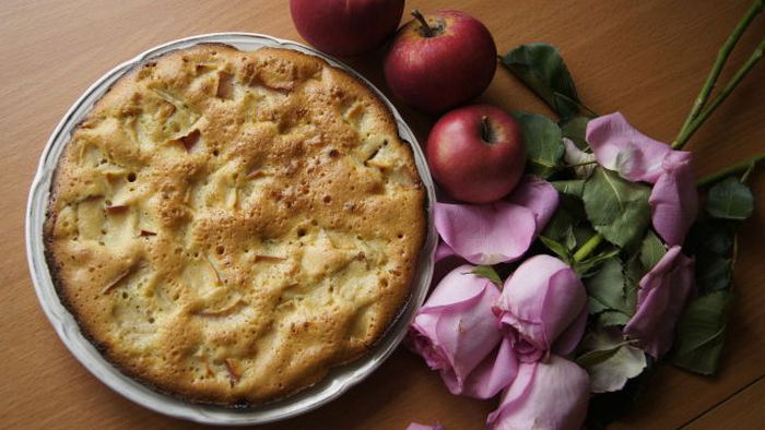 Рецепт лучшей шарлотки с яблоками: просто, быстро, идеально