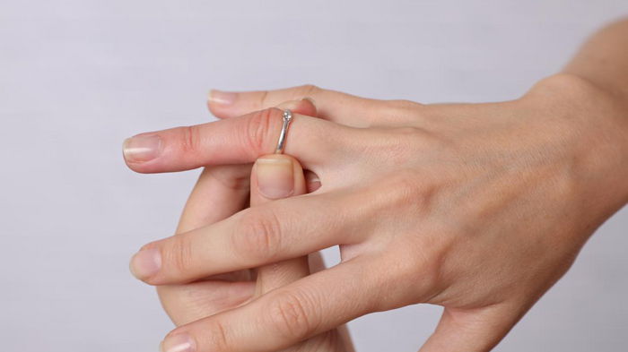 Как снять кольцо с опухшего пальца в домашних условиях: 6 проверенных вариантов