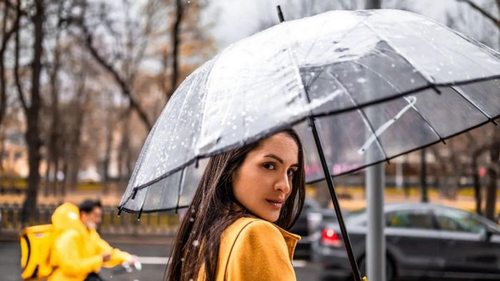 Как выбрать зонт на осень и какие есть стильные варианты 2022